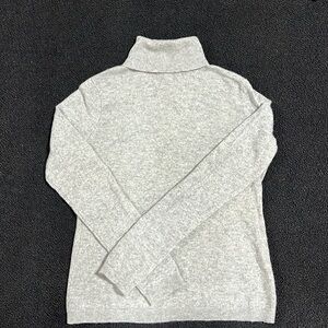 Neiman Marcus women’s 100% cashmere turtleneck sweater, medium